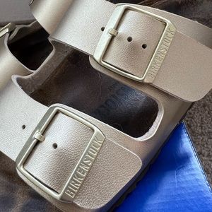 Gold Birkenstocks Women’s Size 40 (9)